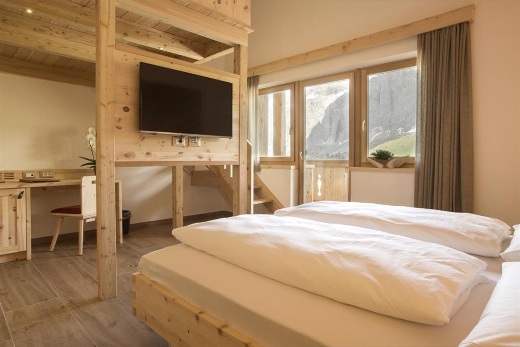 Passo Sella Dolomiti Mountain Resort Selva di Val Gardena Exterior photo